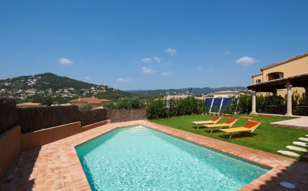 Terrassa, jardí i piscina